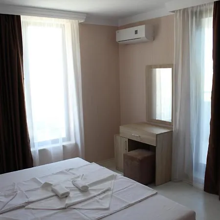 Stamopolu Lux с изглед към морето 프리모르스코
