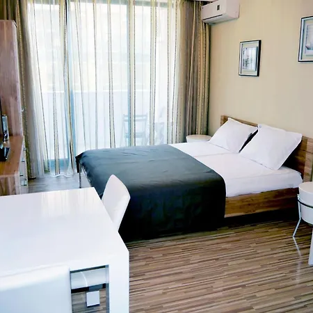 Stamopolu Lux с изглед към морето 프리모르스코