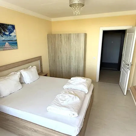 Stamopolu Lux с изглед към морето 프리모르스코